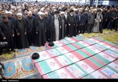 اقامه نماز رهبر انقلاب بر پیکر شهید رئیسی و شهدای خدمت