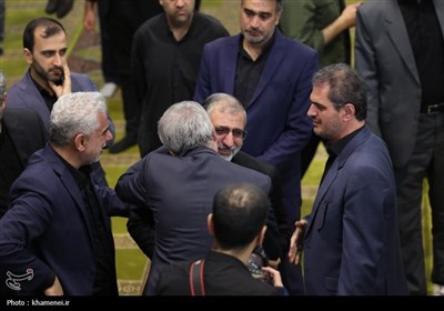 اقامه نماز رهبر انقلاب بر پیکر شهید رئیسی و شهدای خدمت