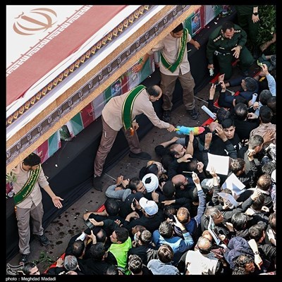 Церемония похорон погибших в результате крушения вертолета  аиси - Тегеран