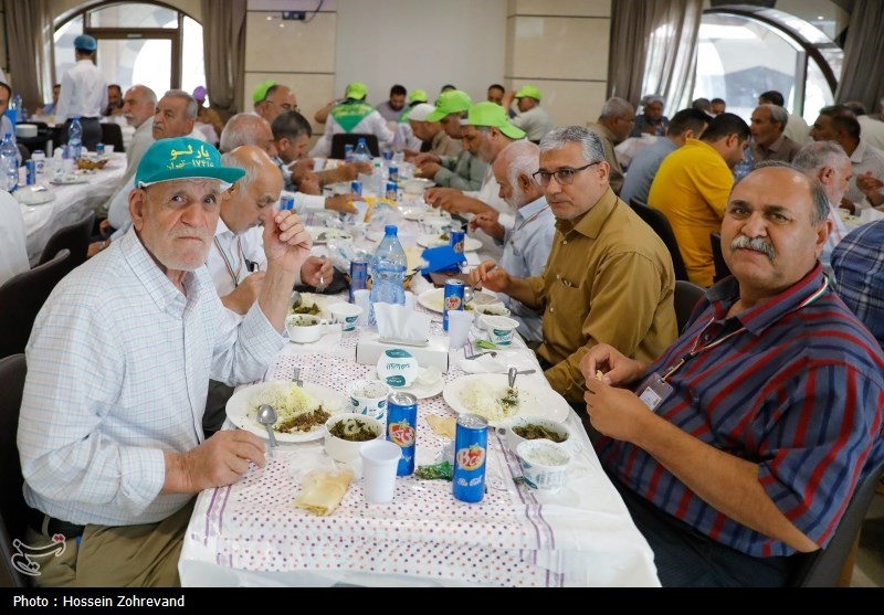 دیدار صمیمی سرپرست حجاج ایرانی با زائران ایرانی در مدینه- عک ...
