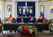 حضور مقامات ارشد روسیه در سفارت ایران و امضای دفتر یادبود