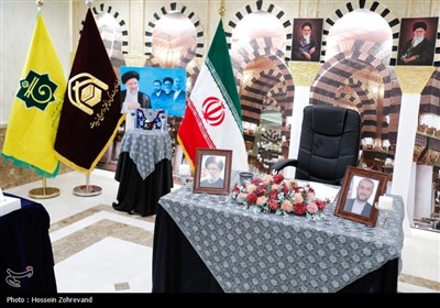 ادای احترام رؤسای بعثه کشور‌های اسلامی به مقام رئیس جمهور شهید