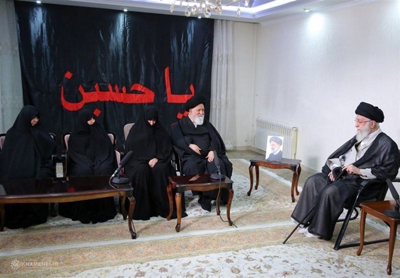 İmam Hamanei: Reisi&apos;nin Büyük Cenaze Töreni İran&apos;ın Gücünü Gösterdi