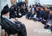 الإمام الخامنئی: العمل من أجل الشعب أهم سمات شهداء الحادث الأخیر
