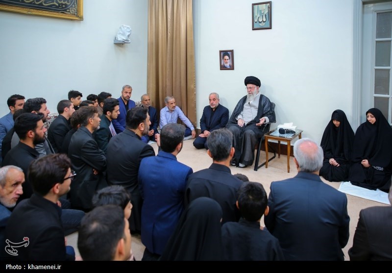 İran Cumhurbaşkanı ve Yanındaki Şehitler İslam İnkılabı Lideri Ev Sahipliğinde Anıldı