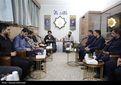 دیدار سرپرست حجاج ایرانی با اعضای کاروان قرآنی نور در مدینه منوره