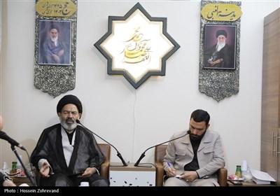 دیدار سرپرست حجاج ایرانی با اعضای کاروان قرآنی نور در مدینه منوره