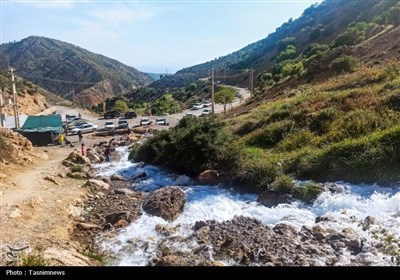 چشمه‌ سحرانگیز و اسطوره‌ای در دامنه‌ کوه دنا