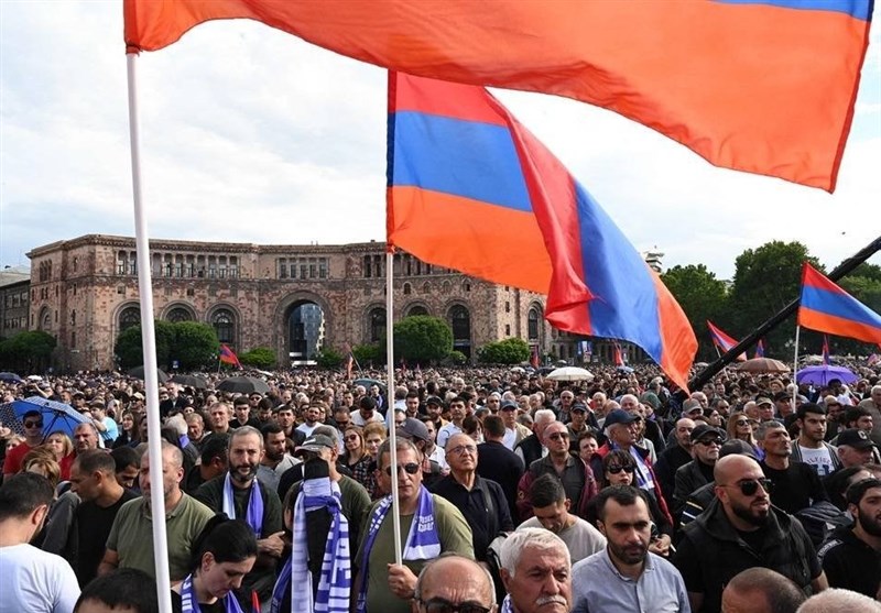 Thousands Rally in Armenia in Protest at Azerbaijan Land Transfer