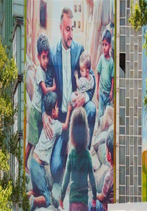 اثر هنرمند البرزی بر پیشانی میدان فلسطین تهران نقش بست