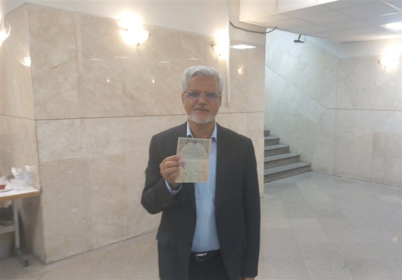 حضور محمود صادقی در ستاد انتخابات کشور