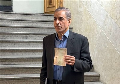 صادق خلیلیان در انتخابات ثبت‌نام کرد