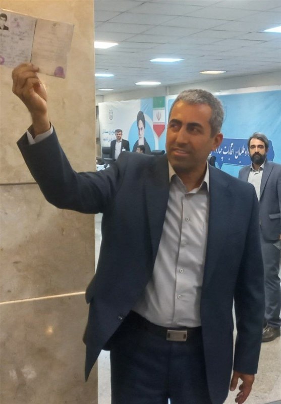 محمدرضا پورابراهیمی در انتخابات ثبت نام کرد