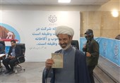 حسین میرزایی در انتخابات ثبت‌نام کرد