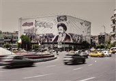 دیوارنگاره جدید میدان انقلاب با شعار «امام وعده‌های صادق»