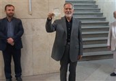 محمد ناظمی اردکانی در انتخابات ثبت‌نام کرد