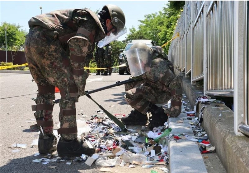 North Korea Trash Balloon Lands in South Korea President&apos;s Compound, Security Says