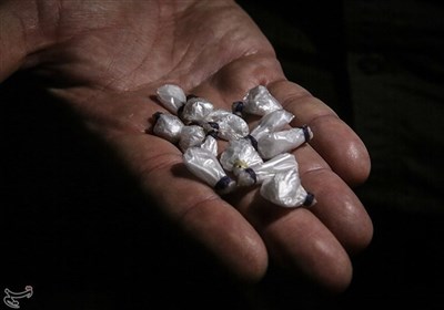 بلعیدن 165 بسته مواد مخدر توسط یک قاچاقچی مواد مخدر