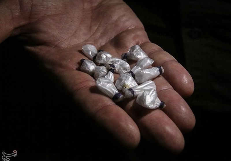 بلعیدن 165 بسته مواد مخدر توسط یک قاچاقچی مواد مخدر