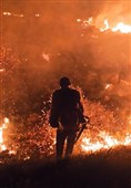 کبیرکوه در آتش می‌سوزد/ درخواست کمک از همسایگان آبدانان