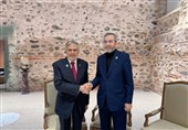علی باقری یلتقی وزیر خارجیة باکستان