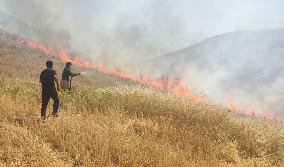 حریق ادامه‌دار در اراضی کوهدشت/ احتمال گسترش آتش‌سوزی