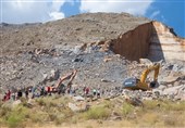 آوار 400 هزار تن سنگ روی مفقودین ریزش معدن در شازند