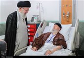 Leader Visits Ailing Ayatollah Makarem Shirazi