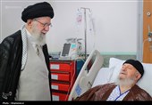 عیادت رهبر معظم انقلاب از آیت الله مکارم شیرازی