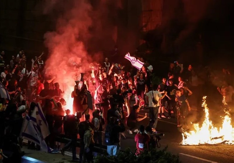 Anti-Regime Israeli Protesters Demanding Netanyahu&apos;s Ouster over Gaza War
