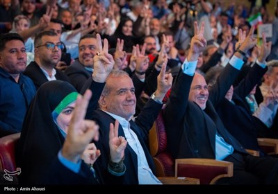 تجمع انتخاباتی حامیان مسعود پزشکیان در برج میلاد