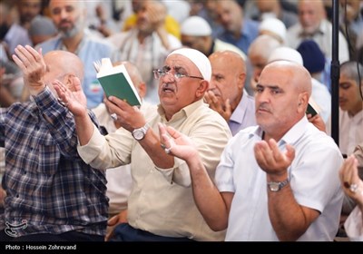 دعای کمیل زائران بیت‌الله‌الحرام در مکه مکرمه