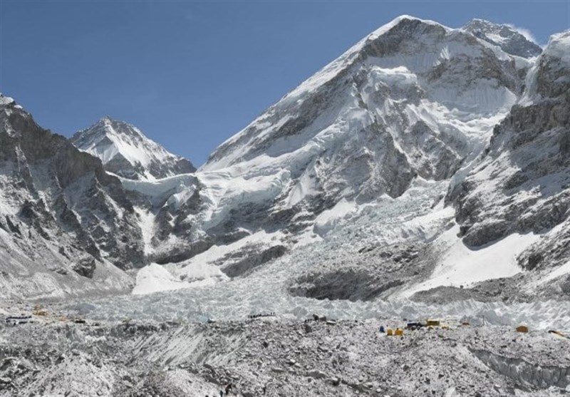 As Ice Melts, Everest&apos;s &apos;Death Zone&apos; Gives Up Its Ghosts