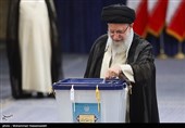 الإمام الخامنئي يدلي بصوته في الانتخابات الرئاسية الإيرانية