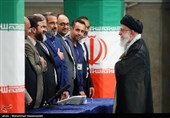 الإمام الخامنئي يدلي بصوته في الانتخابات الرئاسية الإيرانية