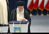 الإمام الخامنئي يدلي بصوته في الانتخابات الرئاسية الإيرانية