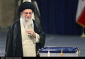 الإمام الخامنئي يدلي بصوته في الانتخابات الرئاسية الإيرانية