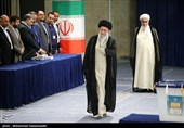 الإمام الخامنئي يدلي بصوته في الانتخابات الرئاسية الإيرانية