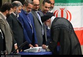 الإمام الخامنئي يدلي بصوته في الانتخابات الرئاسية الإيرانية