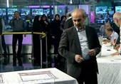رئیس صداوسیما رای خود را به صندوق انداخت
