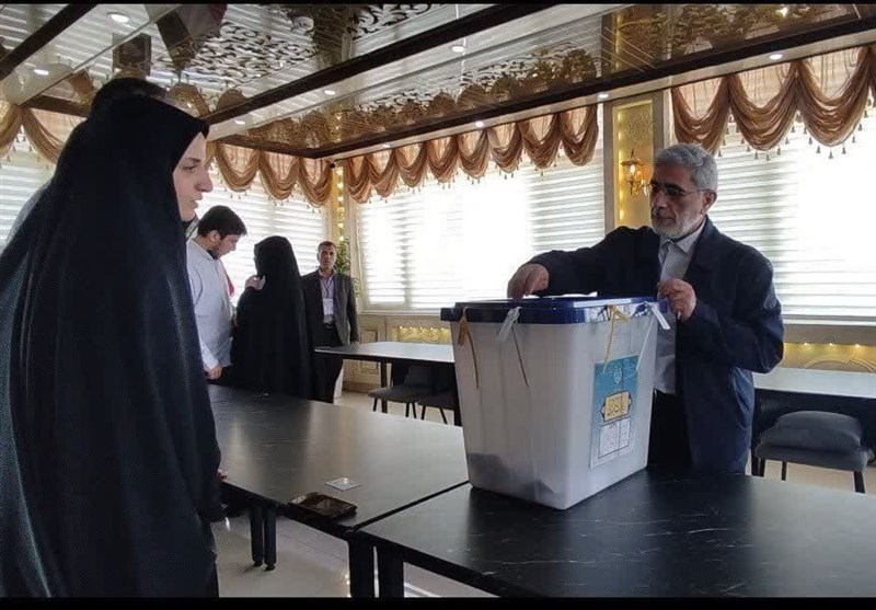 سردار قاآنی رأی خود را در مشهد به صندوق انداخت +فیلم