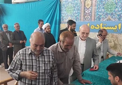حضور پرشور مردم شاهین شهر اصفهان پای صندوق های رای