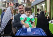 حماسه حضور مردم قزوین در پای صندوق های رای