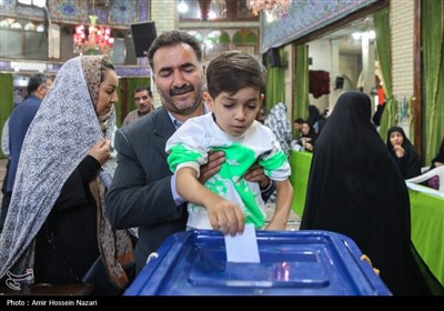 حضور پرشور مردم زنجان‌ در شعبه‌های اخذ رأی