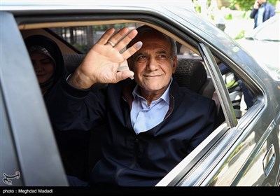 حضور مسعود پزشکیان نامزد چهاردهمین دوره ریاست‌جمهوری در بیمارستان فیروزآبادی شهرری