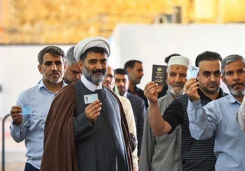 حضور پرشور زائران مسجد جمکران پای صندوق‌های رأی+ فیلم