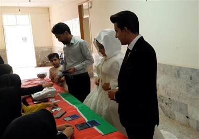 حضور عروس و داماد اسفراینی در انتخابات