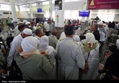 بازگشت حجاج بیت الله الحرام به فرودگاه همدان