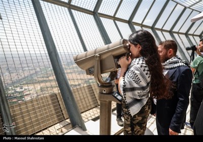 بازدید بیش از 100 خانواده شهدای غزه از برج میلاد