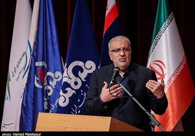 Iran Exporting Crude Oil to 17 Countries: Oil Minister